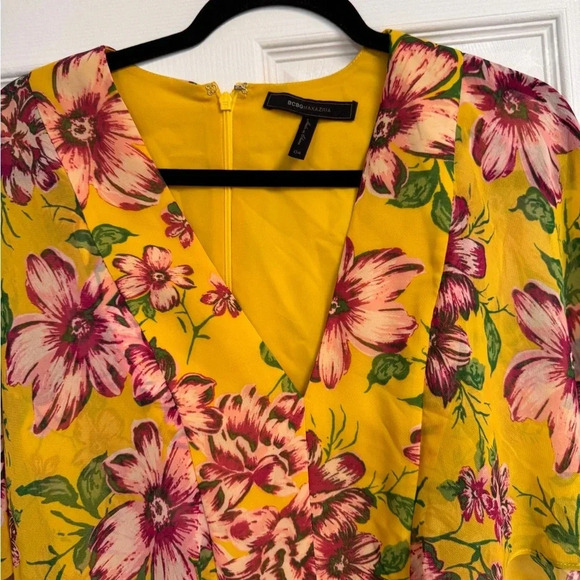 Mabel Floral Dress in Bamboo Combo
BCBGMAXAZRIA
Color:Bamboo Combo size 4 NWOT - Picture 3 of 6